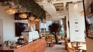 ΛMΛZI Café & Barber