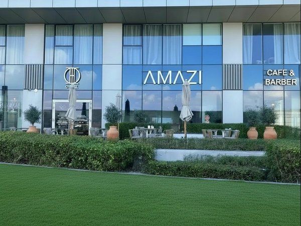 ΛMΛZI Café & Barber