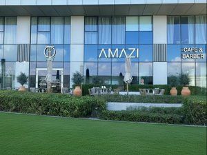 ΛMΛZI Café & Barber