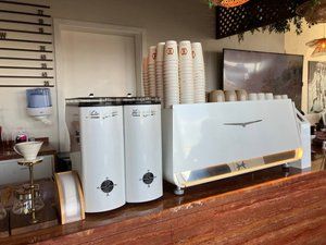 ΛMΛZI Café & Barber